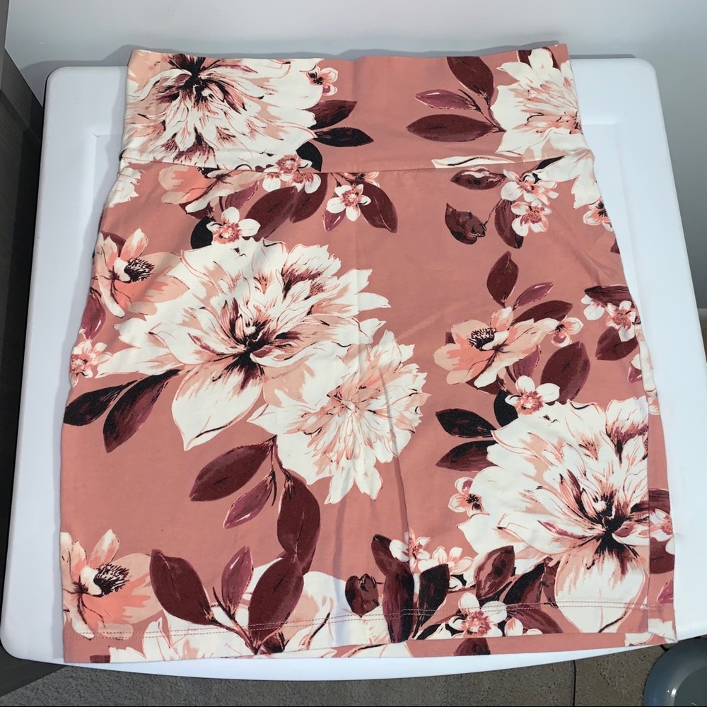 🌷CHARLOTTE RUSSE Floral Mini Skirt